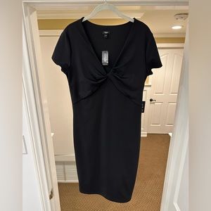 Mid length black shortsleeved bodycon dress